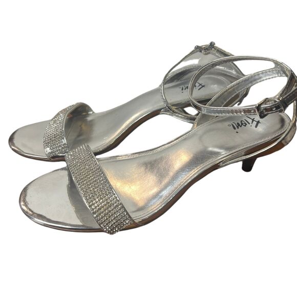 FIONI Clothing Shoes - Fioni Size 8.5 Women's 2.5 Heel Silve Rhinestone